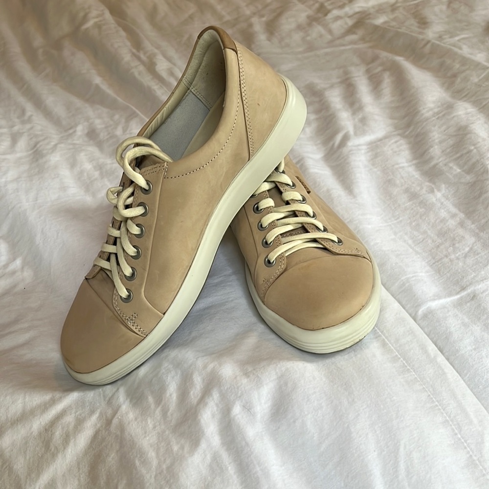 Ecco Soft 7 Sneaker in Powder Cow Leather